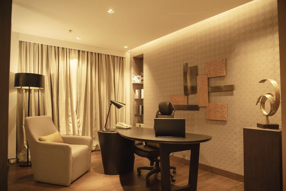 Welcomhotel By Itc Hotels, Racecourse, Coimbatore Exteriör bild A private office